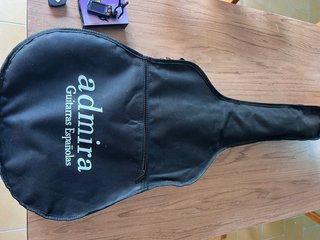 Guitarra Española Admira + Afinador y Púa + funda