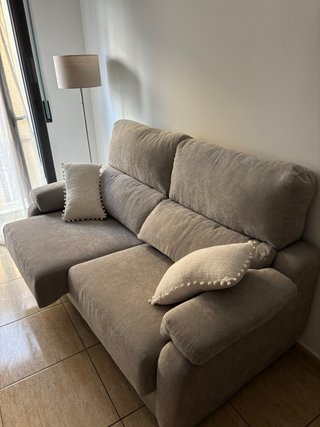 Sofá chaise longue gris claro