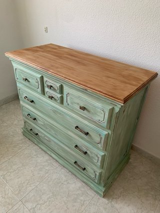 Cómoda provenzal con decapado