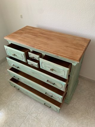 Cómoda provenzal con decapado