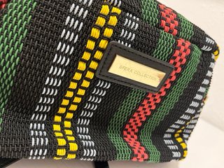Bolso Sfera Multicolor con Chapa Dorada