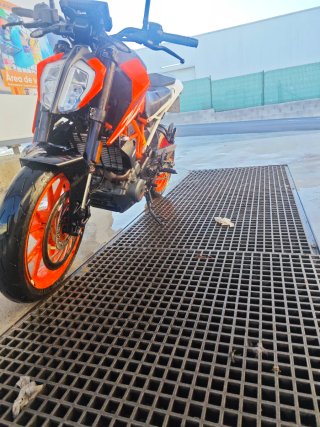 KTM 390 Duke Naranja/Blanca