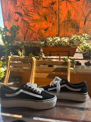 Zapatillas plataforma negras y blancas