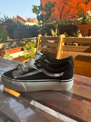 Zapatillas plataforma negras y blancas