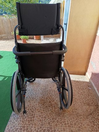 Silla ruedas respaldo reclinable 6 posiciones.