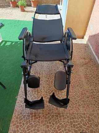 Silla ruedas respaldo reclinable 6 posiciones.