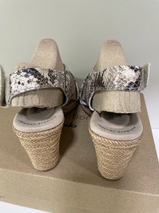Sandalias Clarks Piel Serpiente Beige/Gris