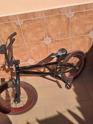 Bicicleta BMX Negra