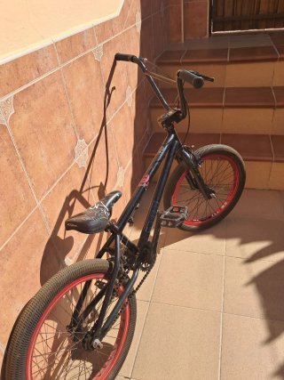 Bicicleta BMX Negra