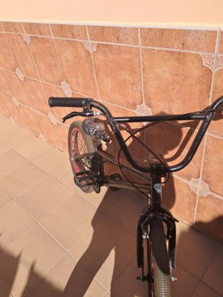 Bicicleta BMX Negra