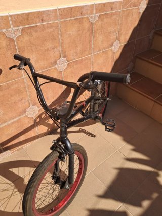 Bicicleta BMX Negra