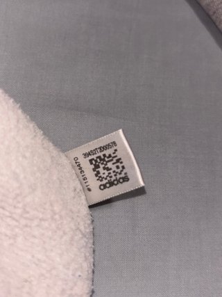 Sudadera Adidas gris con número 49