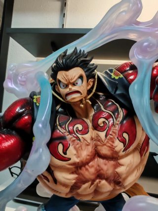 Figura Luffy Gear Fourth