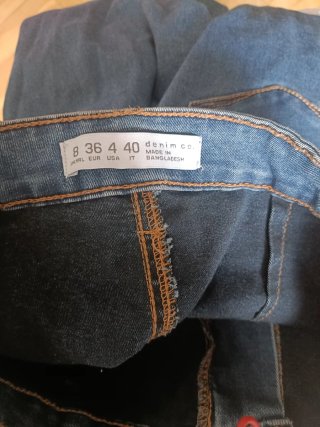 Pantalón vaquero pitillo con encaje