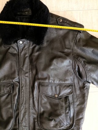 Bomber cuero auténtico cuello forrado XL. Medidas.