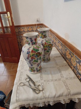 Juego de 2 jarrones de cerámica con flores