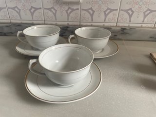 Juego de tazas y platillos vintage