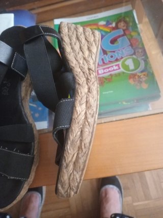 Sandalias negras de cuña