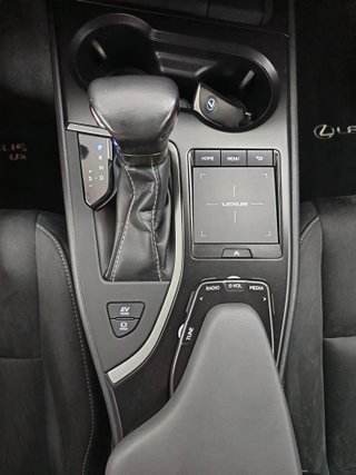 Lexus UX 2.0 250H BUSINESS 184CV