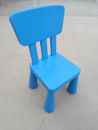 Mesa y 2 sillas para niños de ikea