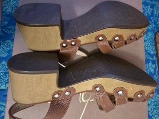Sandalias de cuero con tiras y tacón