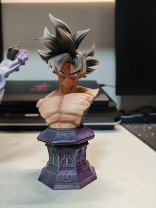 Figura Goku Ultra Instinto