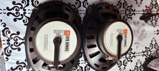 Altavoces JBL Ovalados Negros y Dorados