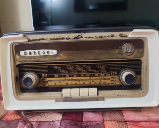 Radio Antigua Marconi UM-259 Universal