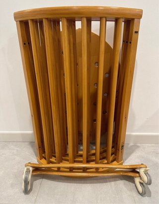 Cuna Stokke ovalada de madera