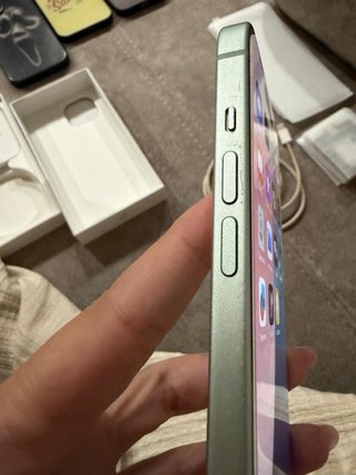 iPhone 15 Verde
