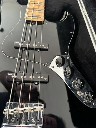 Bajo Fender Jazz Bass American Deluxe + ampli