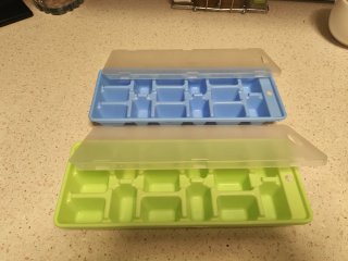 2 Cubiteras de Hielo Plástico Azul y Verde