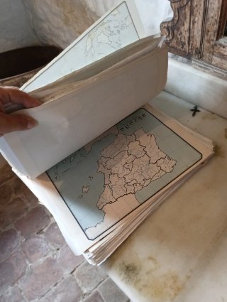 Gran lote de mapas papelería años 80