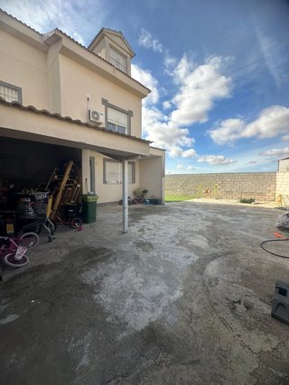 Chalet pareado de 190 m2 con gran parcela de 380 m