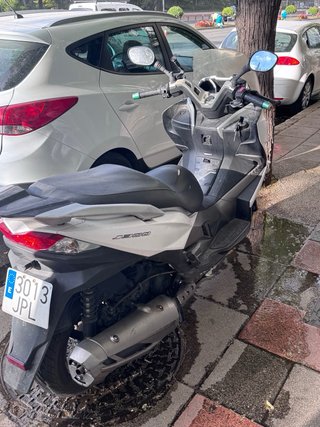 Kawasaki J300 ABS Maxi Scooter