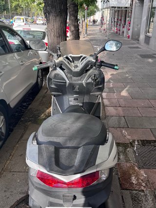 Kawasaki J300 ABS Maxi Scooter