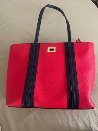 Bolso rojo y azul marino