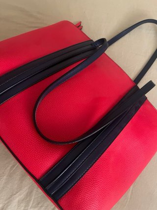 Bolso rojo y azul marino