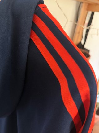 Sudadera Adidas Originals Azul y Naranja oscuro.