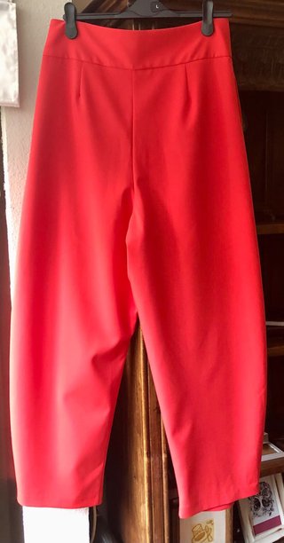 Rebajadísimo Pantalón rojo Balloon pliegues