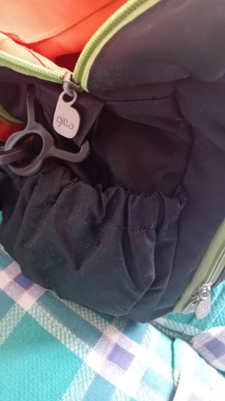 Bolsa de viaje negra y verde