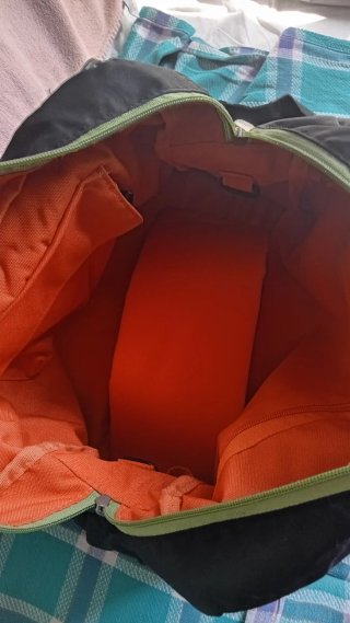 Bolsa de viaje negra y verde