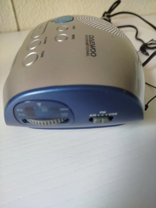 Radio Reloj Despertador Daewoo Plata y Azul