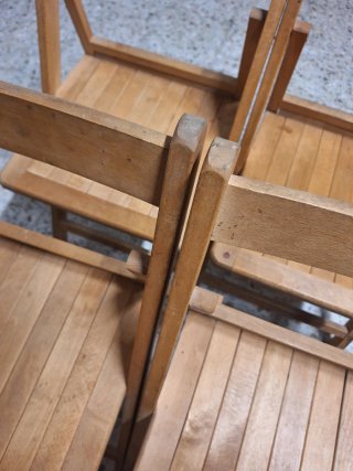 Sillas plegables de madera 5 unidades.