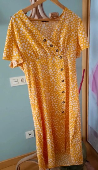 Vestido larga, mostaza con  estampado flores