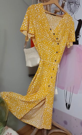 Vestido larga, mostaza con  estampado flores