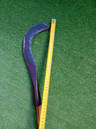 Antigüedad: Hocino antiguo de metal y madera