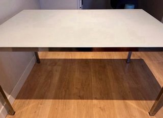 Mesa IKEA Cristal y Metal