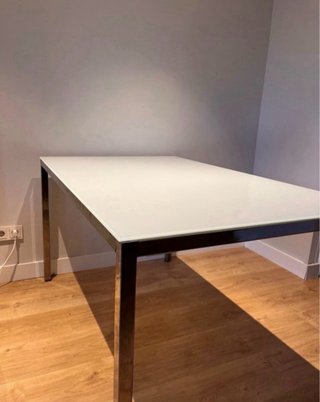 Mesa IKEA Cristal y Metal