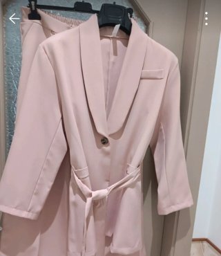 Tailleur giacca e pantalone rosa. Ottimo stato. 52